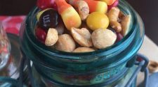 We love how easy this Fall Snack Mix is to make! Everyone who stops by can't stop eating it--a perfect mix of sweet a salty that quickly becomes addictive!